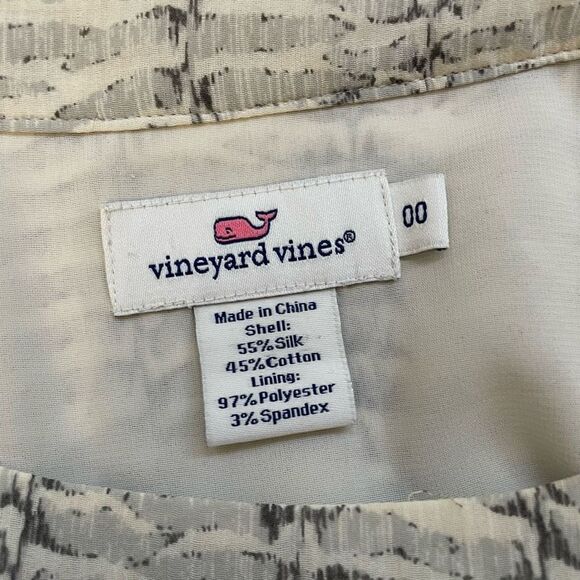 Vineyard Vines Gray White Snake Print Silk Blend Crochet Accent Blouse sz 00 - Picture 7 of 8
